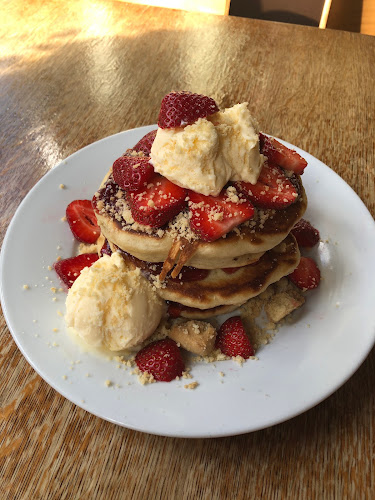 Comments and reviews of Cherry Red's Cafe Bar