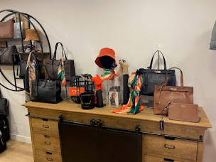 Photo n°1 de Escapade à Lagny-sur-Marne (Magasin de maroquinerie)