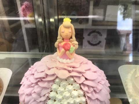 パティスリーきゃっする 長田店 イラストケーキと焼き菓子のお店