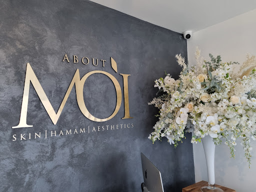 About Moi - Visual