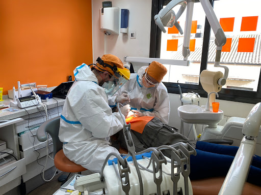 mèdic dental Tapia Chacón