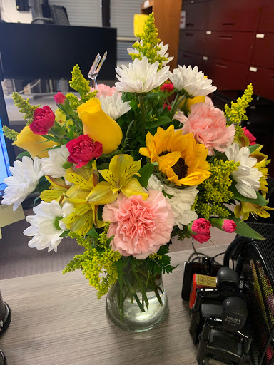 Ariel's Flowers & Gifts - Thumbnail