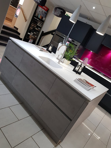 Howards Electrical - Visual