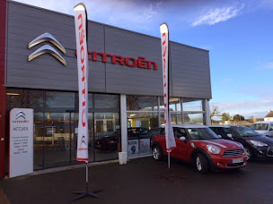 Photo n°2 de Garage BENARD Emmanuel à Orbigny (Agence de location de fourgonnettes)