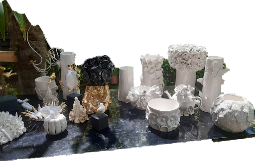 Photo de potier céramiste contemporain