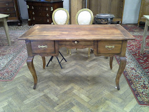 Photo n°3 de Antiquités Brocante Deneuve à Ancretteville-sur-Mer (Service de restauration de meubles anciens)