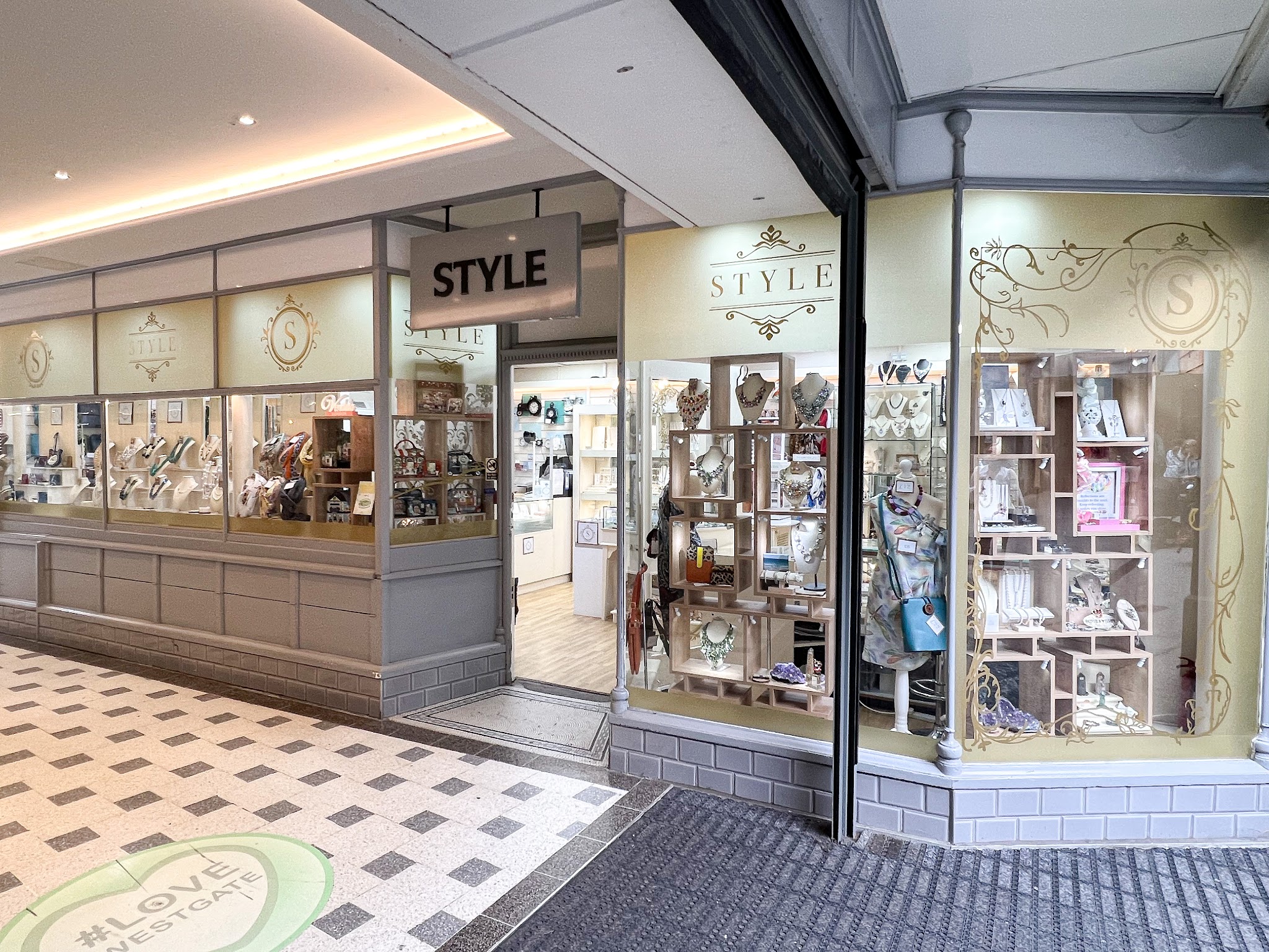 Style - Jewellery - photo 1