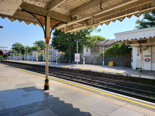 Leyton - Visual