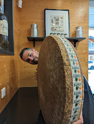 Photo n°15 de Alain Michel Crèmerie du Salève à Collonges-sous-Salève (Cave à vins)