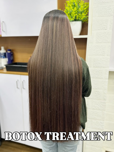Our Botox treatment improves hair texture, reduces breakage, and adds long-lasting frizz control… post image