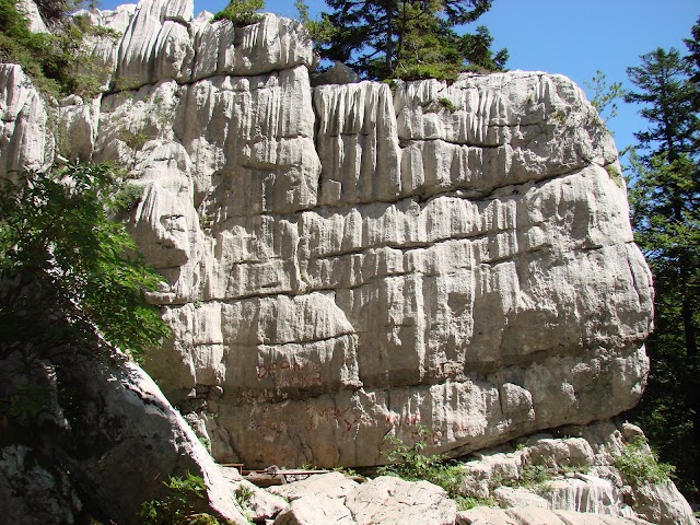 White and Samarian Rocks