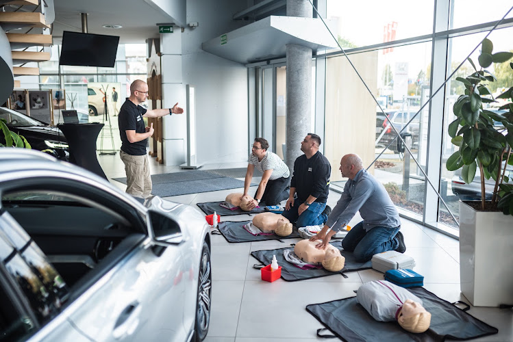 Volvo Karlik - Salon Samochodów Używanych Selekt — salon samochodowy, Poznań