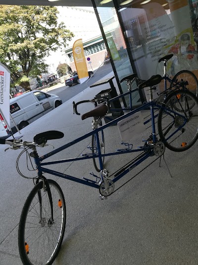 Photos of B7 cycling center Linz