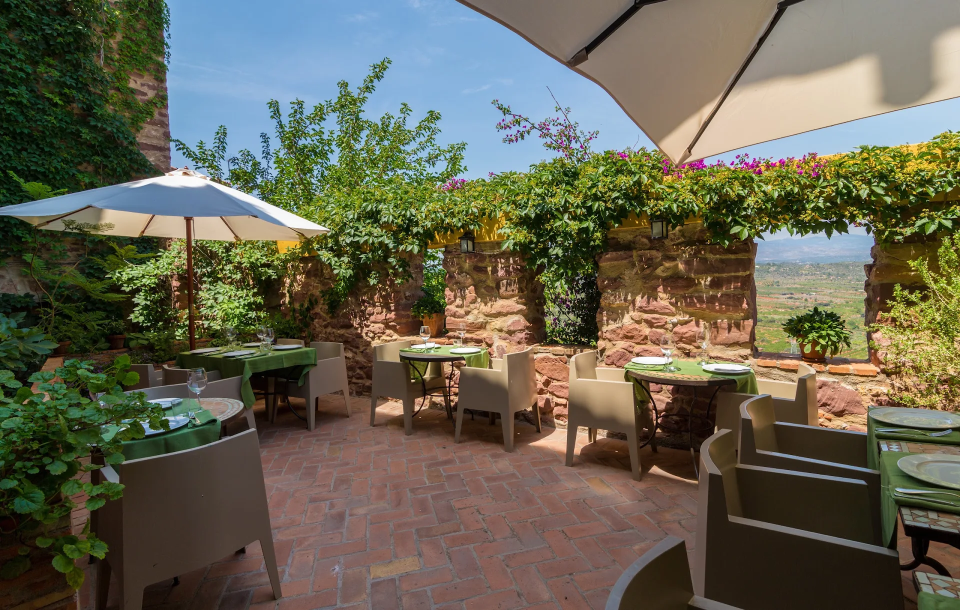 Hotel / Restaurante El Jardin Vertical