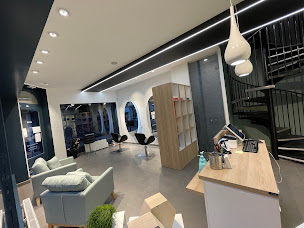 Photo n°49 de La Maison du Coloriste - Coiffeur Lille & Expert en Coloration et Balayage à Lille (Magasin de produits de beauté)