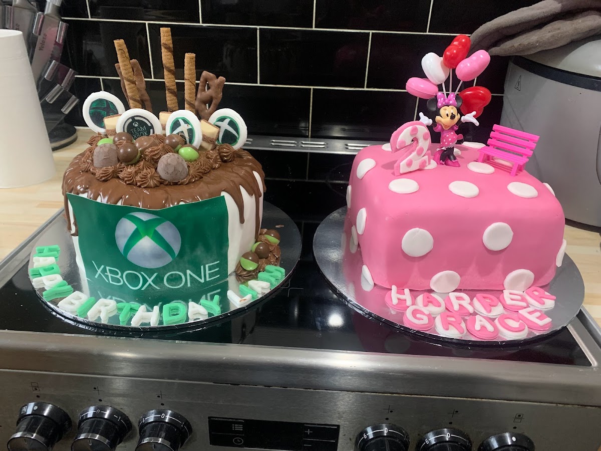 Cake Queen Vic