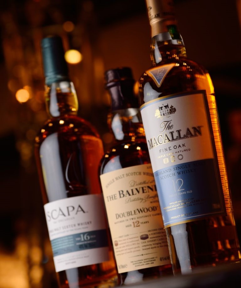 Whisky Bottle Bar 響香