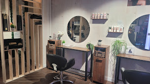 Photo n°7 de ART' COLOR - COIFFURE MIXTE - COLORISTE - BARBIER à Montpon-Ménestérol (Salon de coiffure)