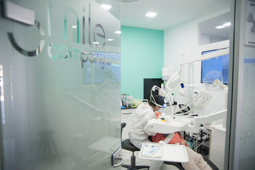 Clinica Smile Company-Especialidad con 25 años de experiencia-Implantología-Ortodoncia-Odontopediatría-Estética Dental