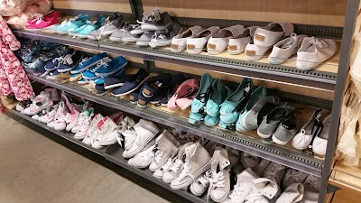 Photos of Zeppelin's Shopping Centre