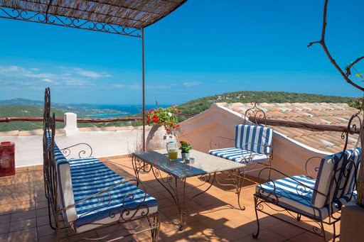 Photo de turchinu macchia bleu maquis locations saisonnières