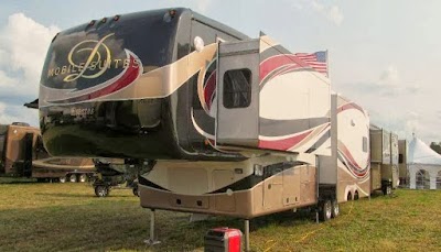 Rolling Retreats RV Sales