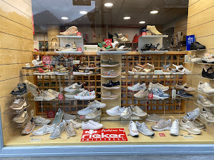 Photo n°1 de La maison alpine Chaussures & Maroquinerie Allevard à Allevard (Magasin de chaussures)