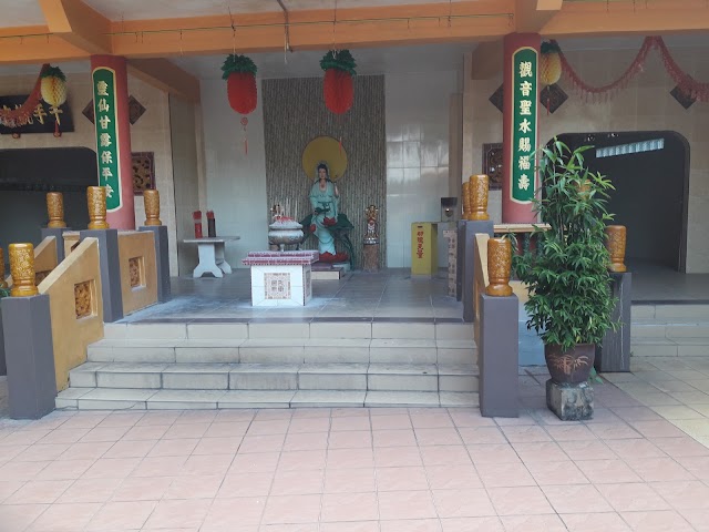 Sam Poh Tong Temple