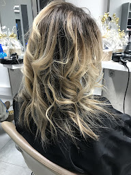 Photo n°1 de UP ST'HAIRS by Fabienne à Drumettaz-Clarafond (Salon de coiffure)