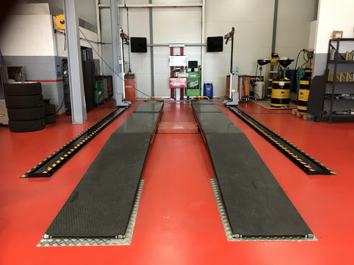 Carrozzeria Officina A&M Car Services SA-Carrozzeria-Officina-Garage- Masserizie-Pratiche Doganali Gallery - Italy