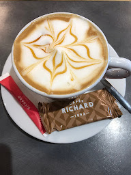 Photo n°3 de Le Commerce à Saint-Vaast-la-Hougue (Marchand de journaux)