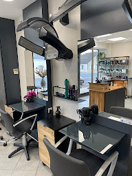 Photo n°2 de Chic & Charme à Saint-Denis-en-Val (Salon de coiffure)