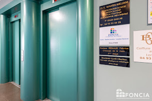 Photo n°9 de FONCIA | Agence Immobilière | Gestion Locative-Syndic-Location-Location Vacances| Antibes | Chemin des Combes à Antibes (Agence de location de maisons de vacances)