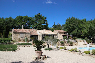 Photo n°21 de Le Hameau Fleur de Pierres, Chambres d'Hôtes, Gite et Table d'Hôtes à Gordes en Provence (Piscine extérieure)