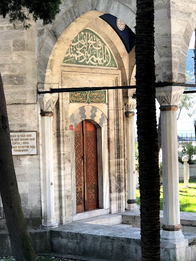 Barbaros Hayrettin Paşa are Tomb