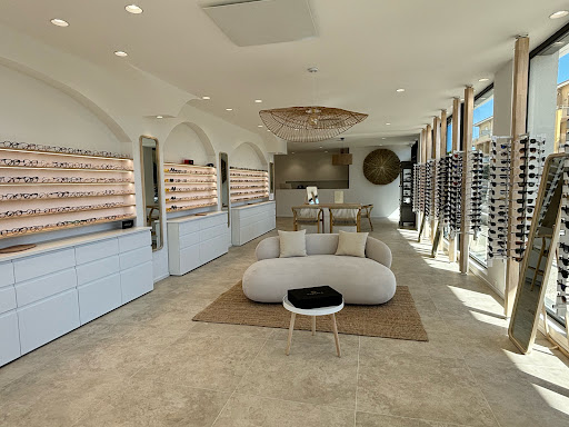 LA CABANE A LUNETTES