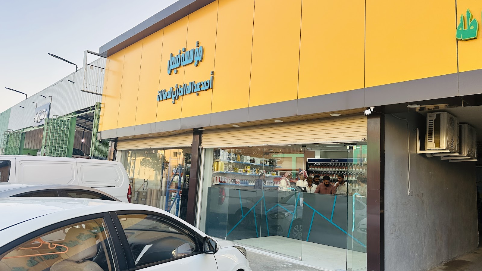 Faisal ahmed abdulla Est for paints فيصل احمد عبدالله بوية السيارات - صورة 2