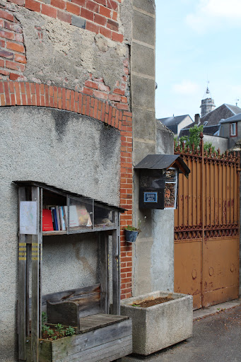 Boîte à Bouquin rue des jardins - Thumbnail