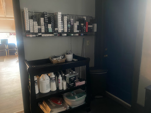 Shear Illusions Unisex Salon - Thumbnail