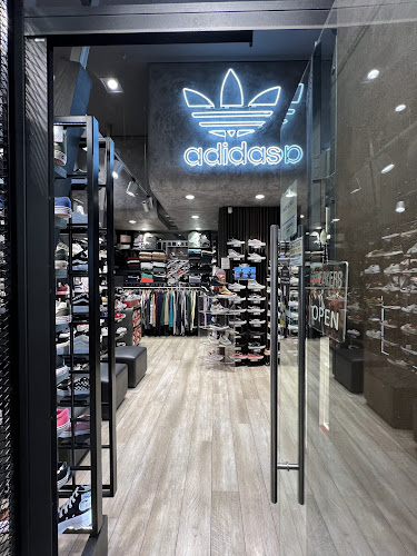 SNEAKERS CULT by kechagias - Αθλητικό είδος