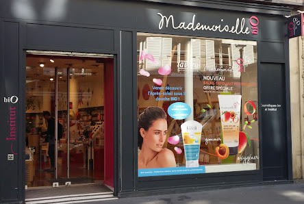 Mademoiselle bio 28 Rue des Archives, 75004 Paris, France