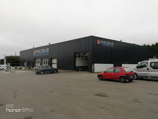 Station TOTAL Louvigné Auto Services - France
