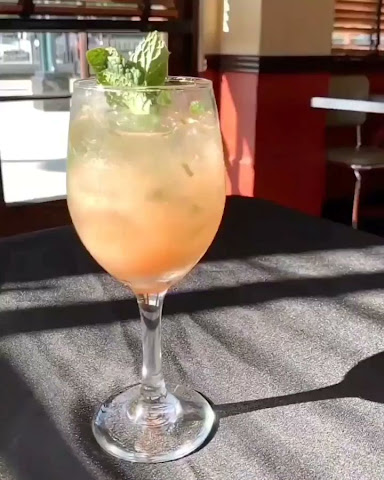 The Streamliner Lounge by null