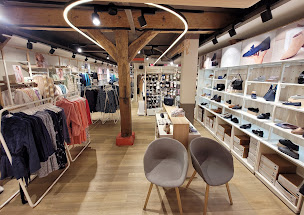 Photo n°23 de Damart Saint-Germain-En-Laye à Saint-Germain-en-Laye (Magasin de vêtements pour femmes)