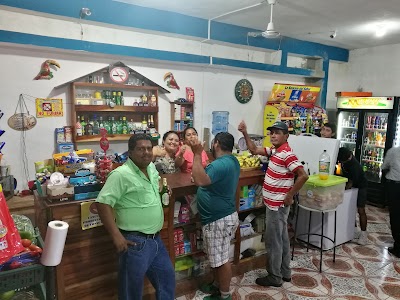 Photos of Mini Market Monjes