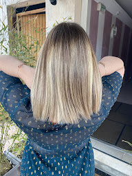 Photo n°17 de LE COMPTOIR DES FILLES - COIFFURE - ONGLERIE à Carros (Salon de manucure)