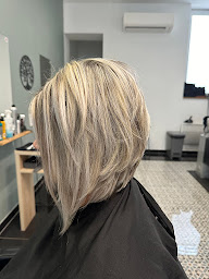 Photo n°18 de Le salon de Julia à Bischwiller (Salon de coiffure)