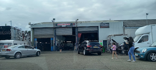 Riverview Mot - Visual