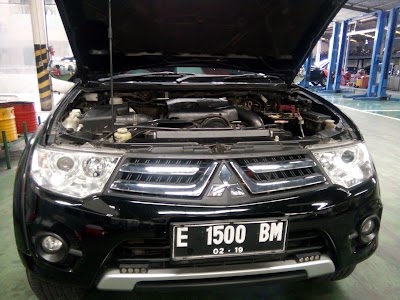 Photos of Dealer Mitsubishi