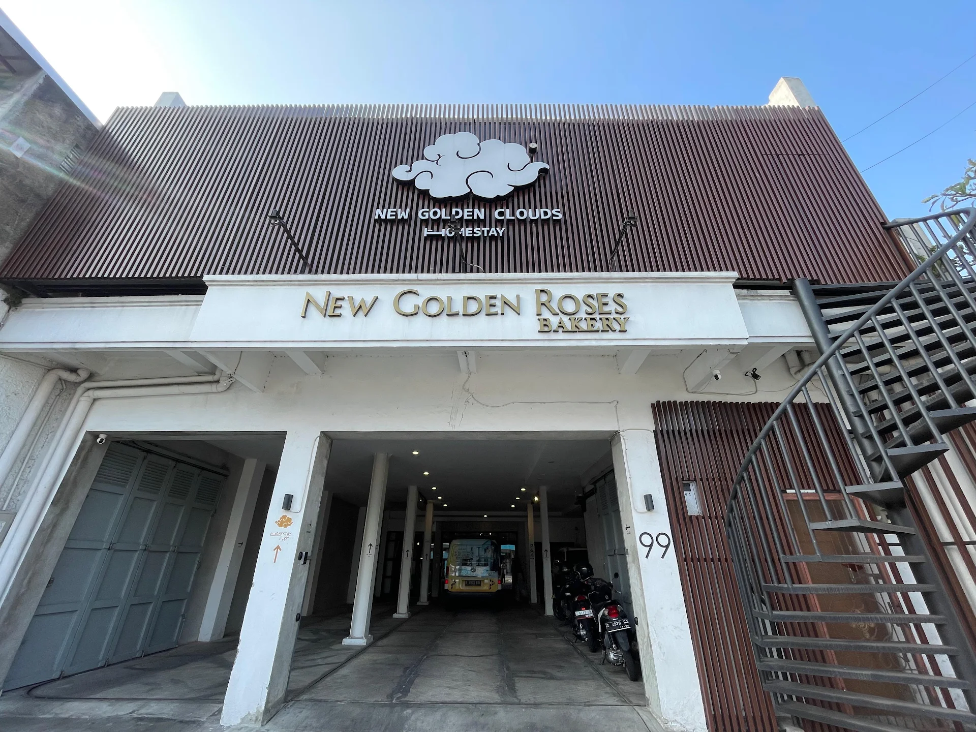 New Golden Clouds - Non Smoking Homestay